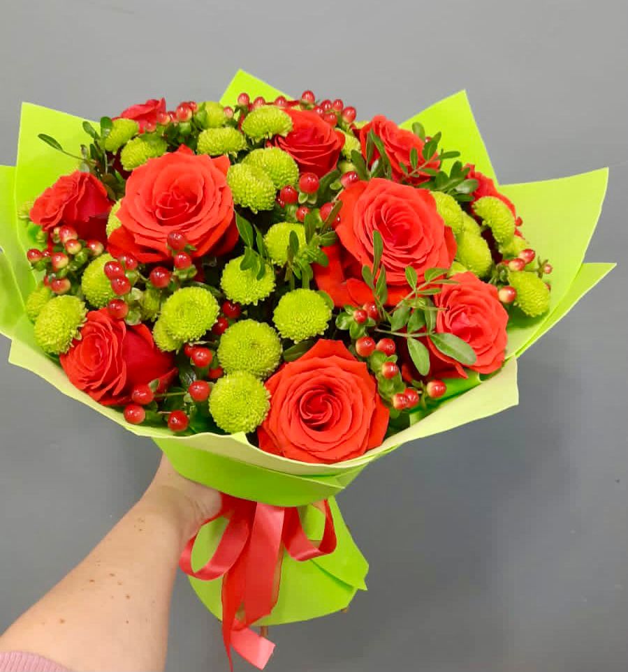 Букет цветов из: Хризантемы и Розы в Джубге