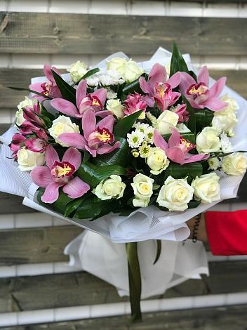 Букет цветов из: Розы и Хризантемы в Джубге