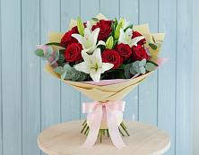 Букет цветов из:  Лилии и Розы в Джубге