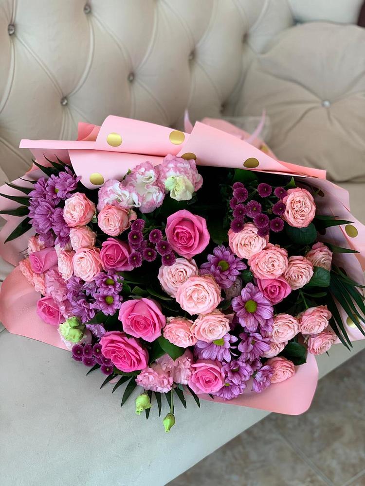 Букет цветов из: Хризантемы, Розы и Лизиантусы в Джубге