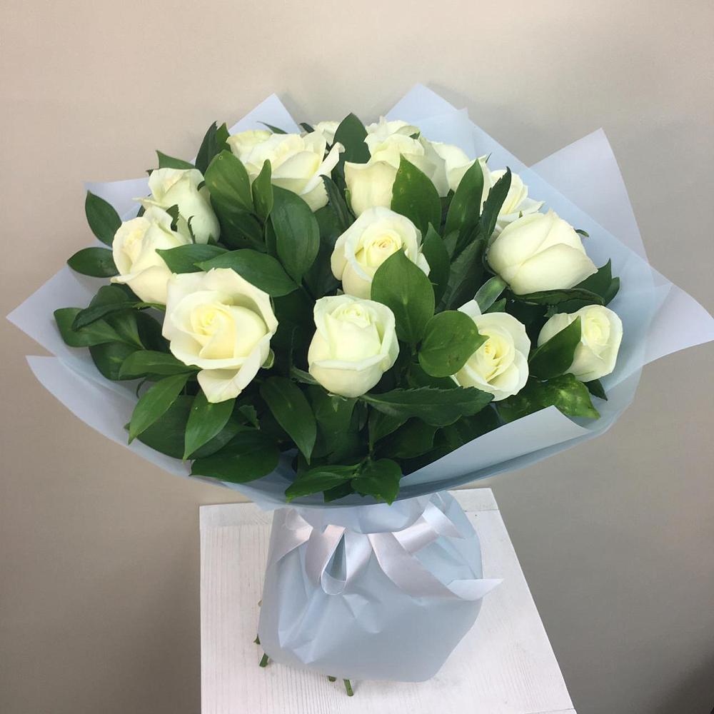 Букет 15 Белых роз Проуд в Джубге