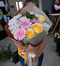 Букет цветов из:  Герберы, Розы и Хризантемы в Джубге