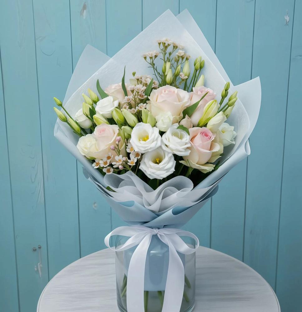 Букет цветов из: Розы и Лизиантусы в Джубге