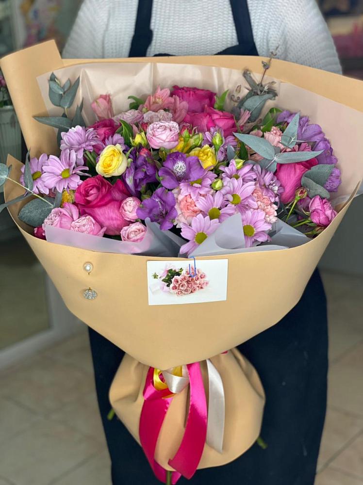 Букет цветов из: Хризантемы, Гвоздики и Альстромерии в Джубге