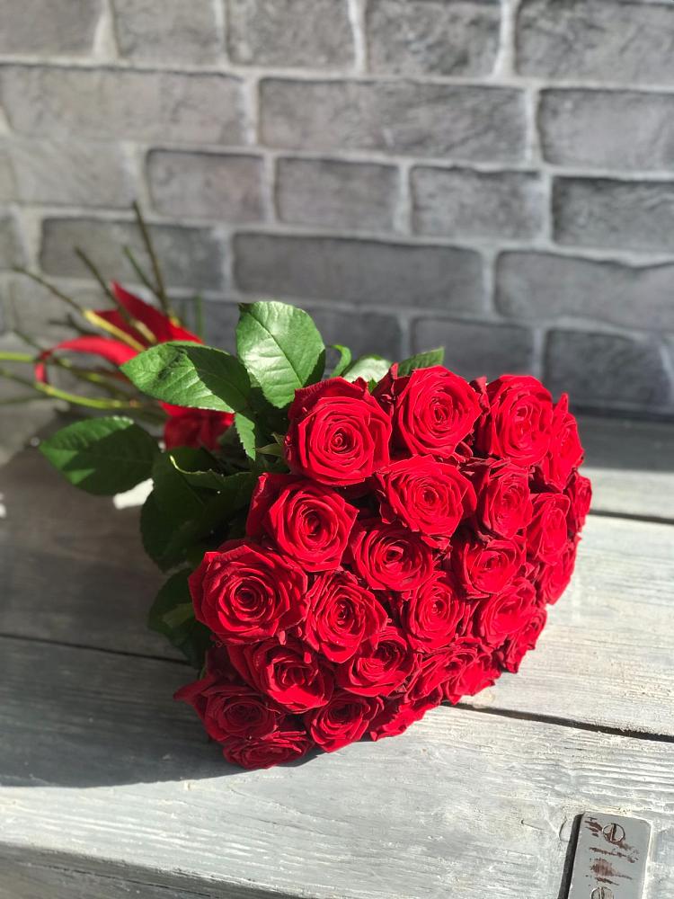 Букет Красные розы Фридом в Джубге