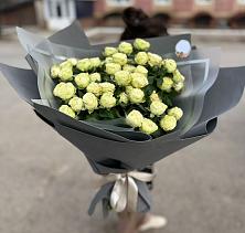 Букет Белые кустовые розы Солинеро в Джубге