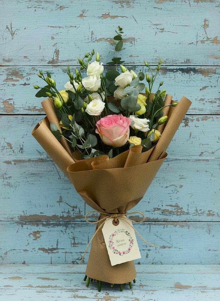 Букет цветов из: Розы и Лизиантусы в Джубге