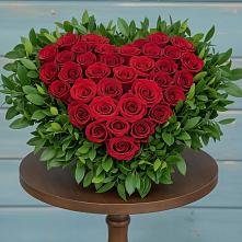 Цветочная композиция из Розы в виде сердца в Джубге