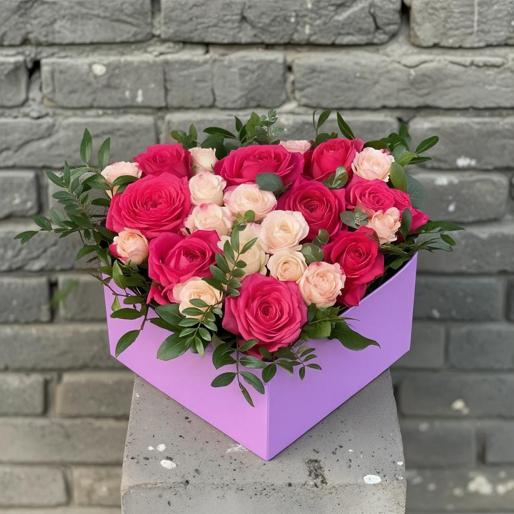Цветочная композиция из Розы в коробке в Джубге