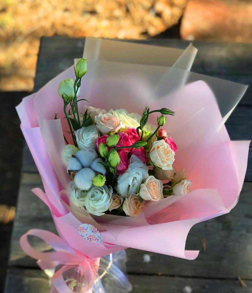 Букет цветов из: Розы и Лизиантусы в Джубге