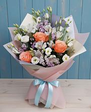 Букет цветов из:  Лизиантусы, Розы, Альстромерии и Гипсофила в Джубге