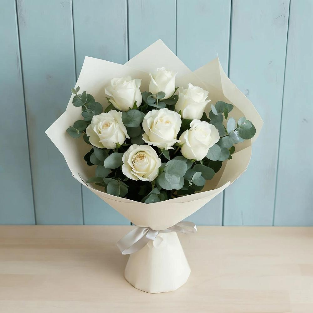 Букет Белые розы в Эвкалипте в Джубге