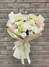 Букет цветов из:  Гвоздики, Розы, Лизиантусы и Хризантемы #REPLACE_PRED# Джубге