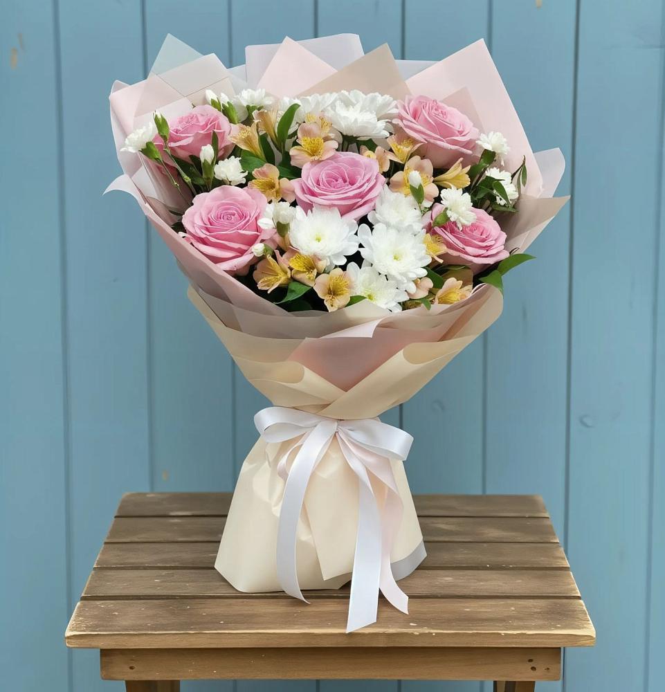 Букет цветов из: Гвоздики, Орхидеи и Розы в Джубге