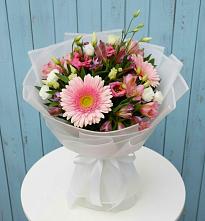 Букет цветов из:  Герберы, Альстромерии и Лизиантусы в Джубге