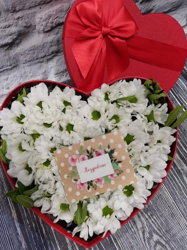 Цветочная композиция из Хризантемы в виде сердца в Джубге