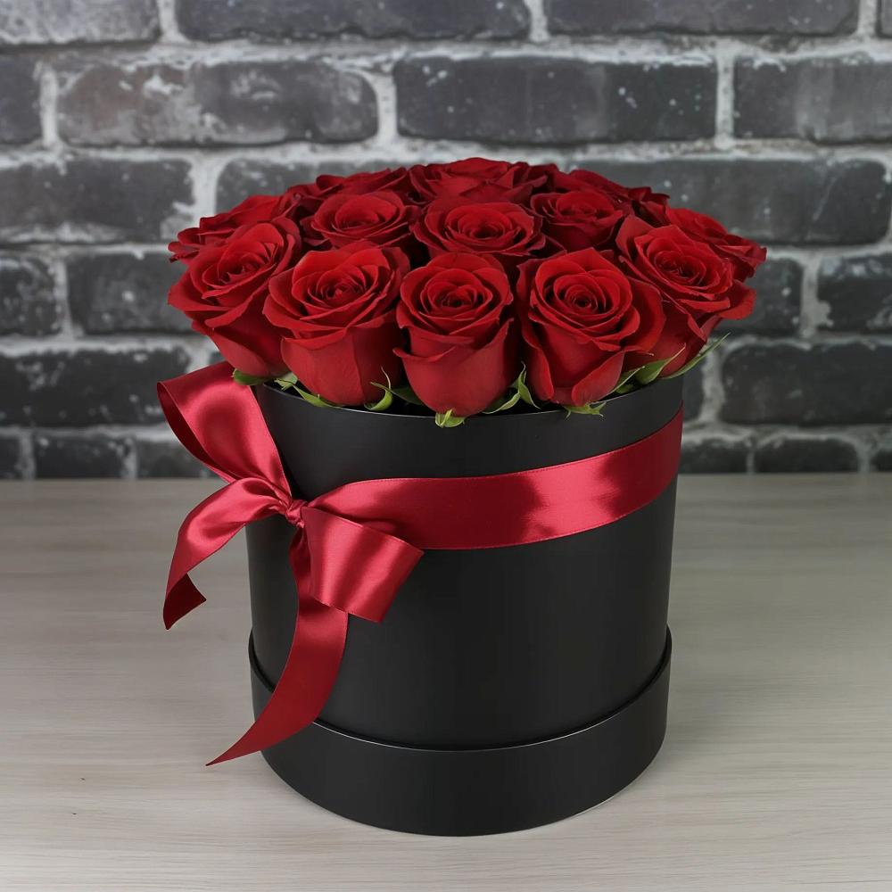 Цветочная композиция из Розы в шляпной коробке в Джубге