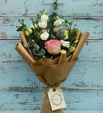 Букет цветов из:  Розы и Лизиантусы в Джубге