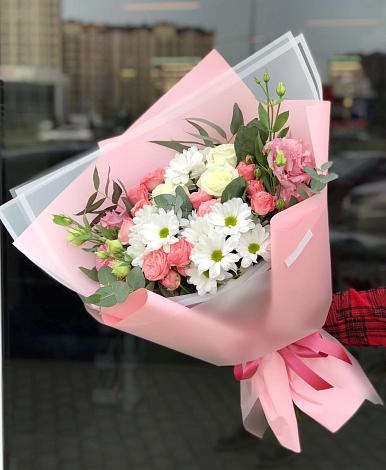 Букет цветов из: Розы, Лизиантусы и Хризантемы в Джубге