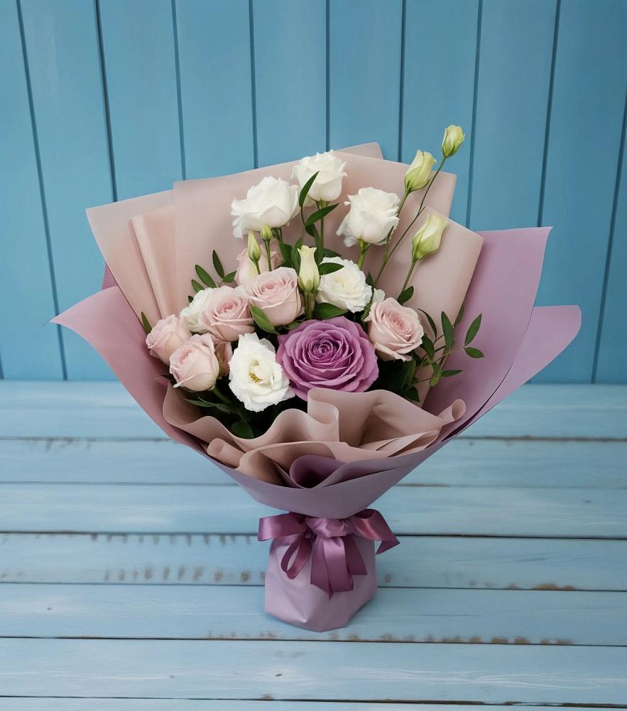 Букет цветов из: Розы и Лизиантусы в Джубге